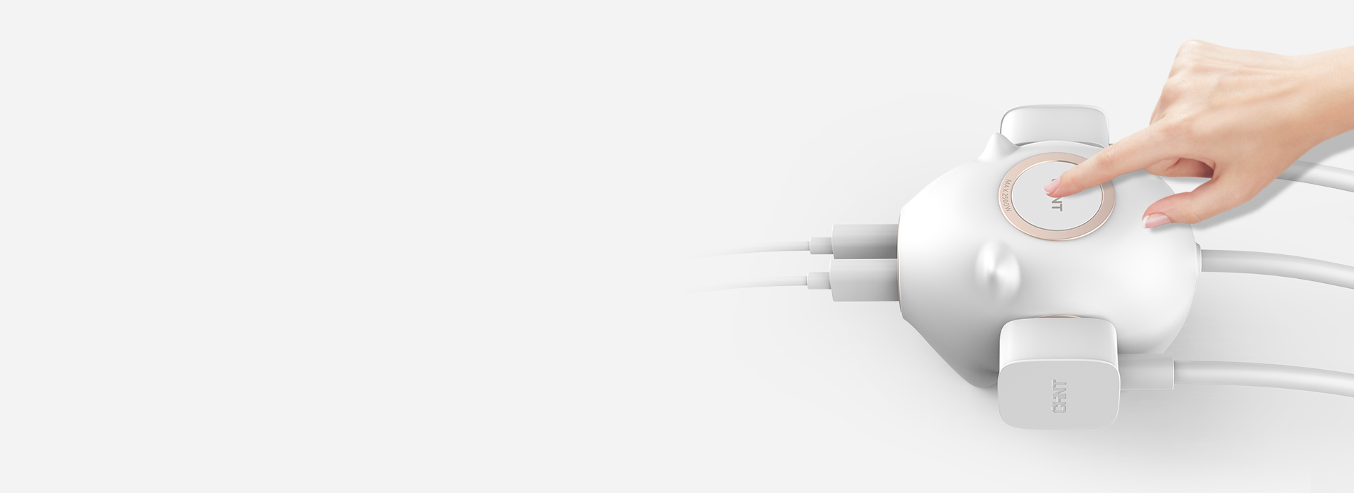 立體集成，雙方位插孔 創新不止一面。正...