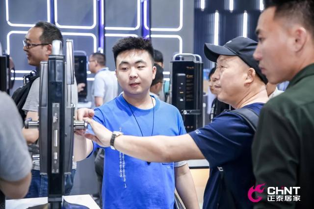 第十屆門博會(huì)：正泰智能鎖引領(lǐng)“智·簡(jiǎn)生活”風(fēng)向潮