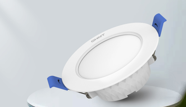 裝修時(shí)選筒燈還是射燈