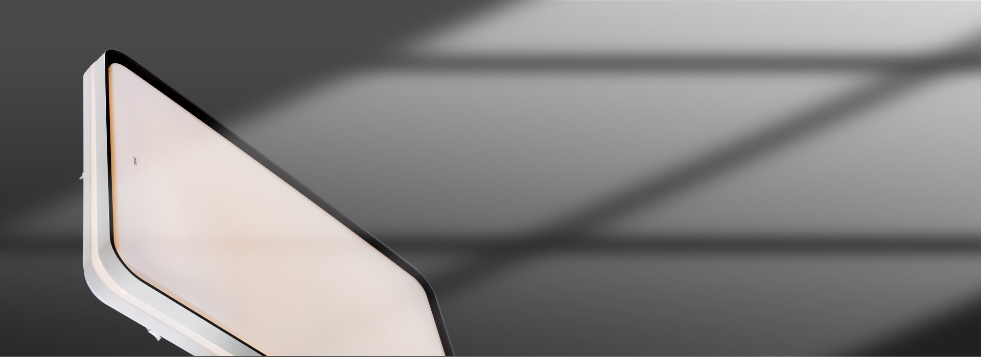 光學面罩，透出柔和好光線 亞克力材質的...