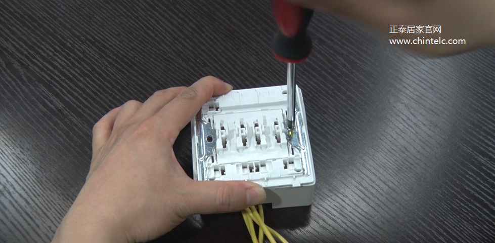 三聯(lián)多控開關(guān)接線圖解-8