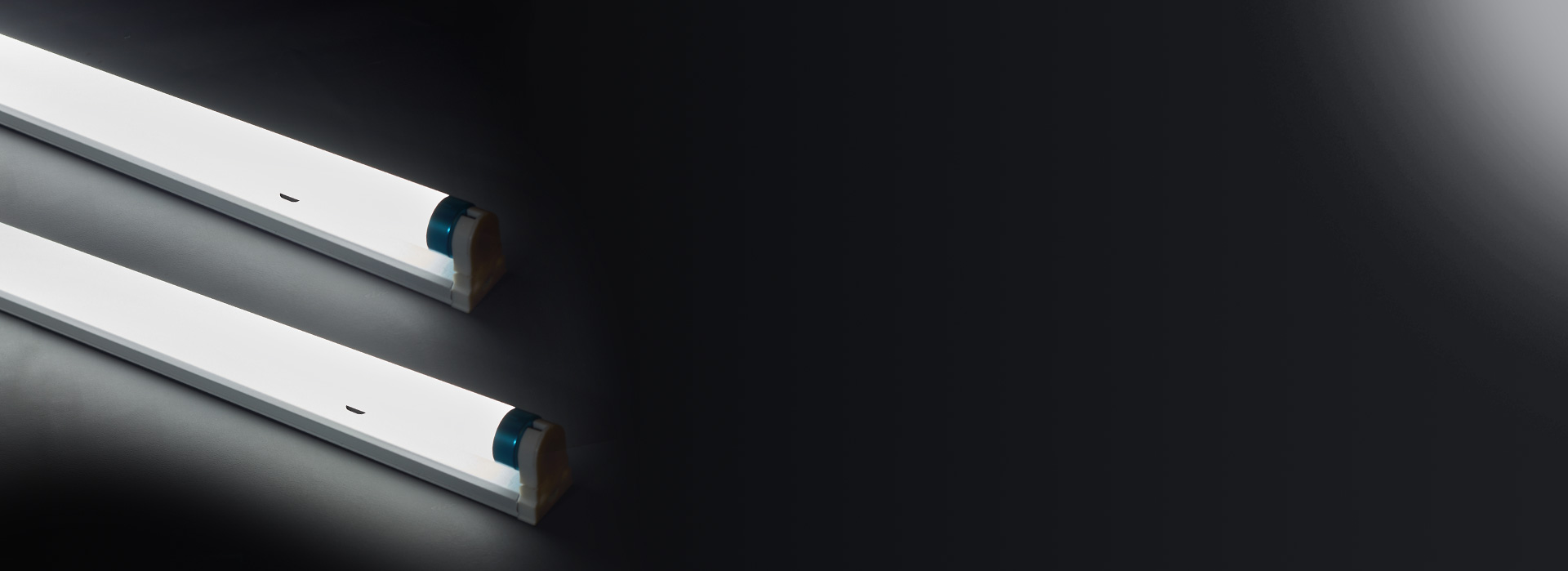 低光衰，壽命持久 高光效、低光衰。燈的...