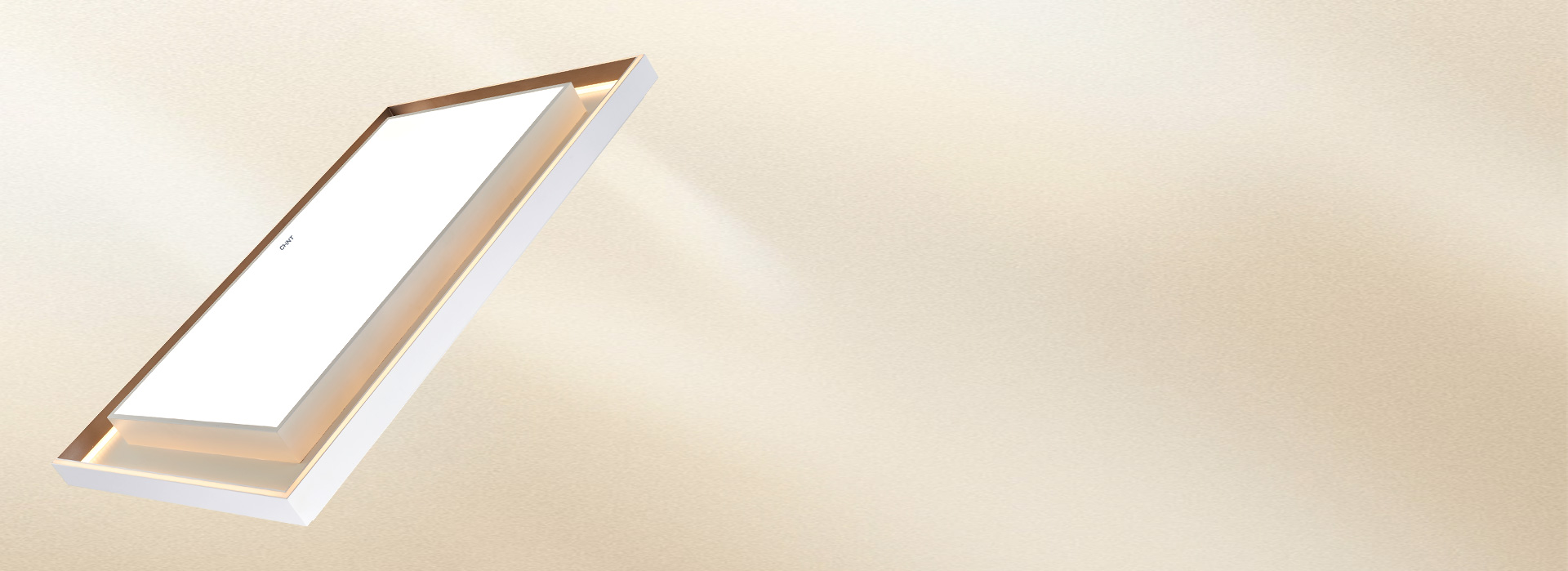 流暢美感，質樸純粹 砂白色邊框，融合淺...